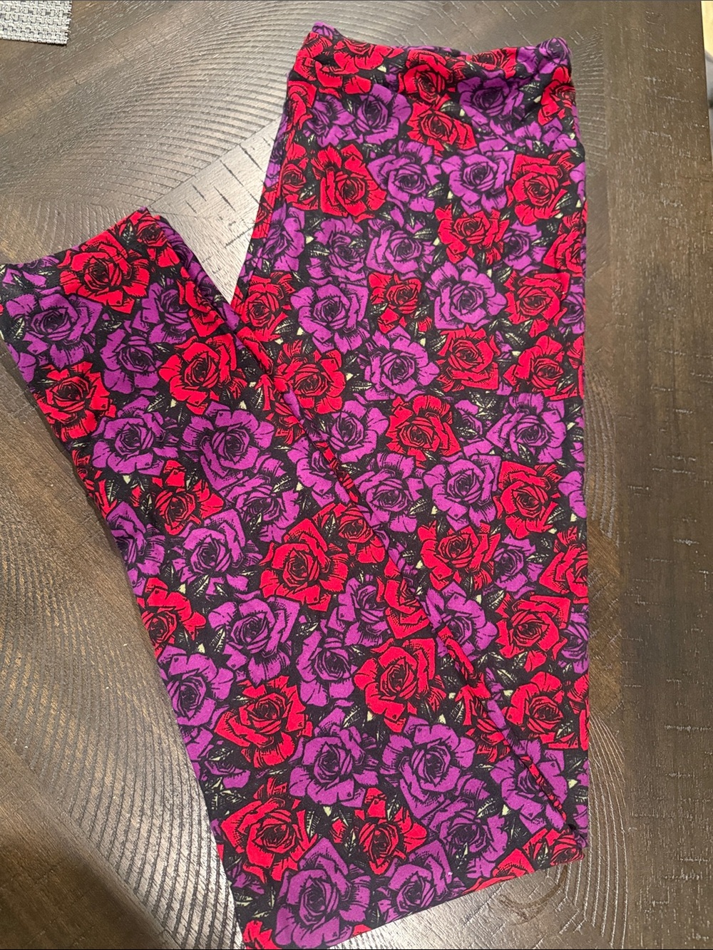 Women’s Red & Purple Rose Print Leggings
